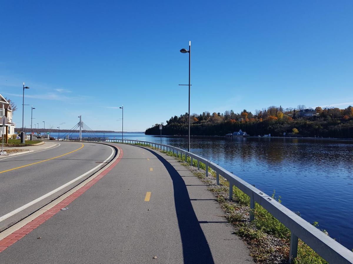 Kokomo INN Bed&Breakfast Ottawa-Gatineau's Only Tropical Riverfront B&B on the National Capital Cycling Pathway Route Verte #1 - for Adults Only - Chambre d'hôtes tropical aux berges des Outaouais BnB #17542O Exterior foto