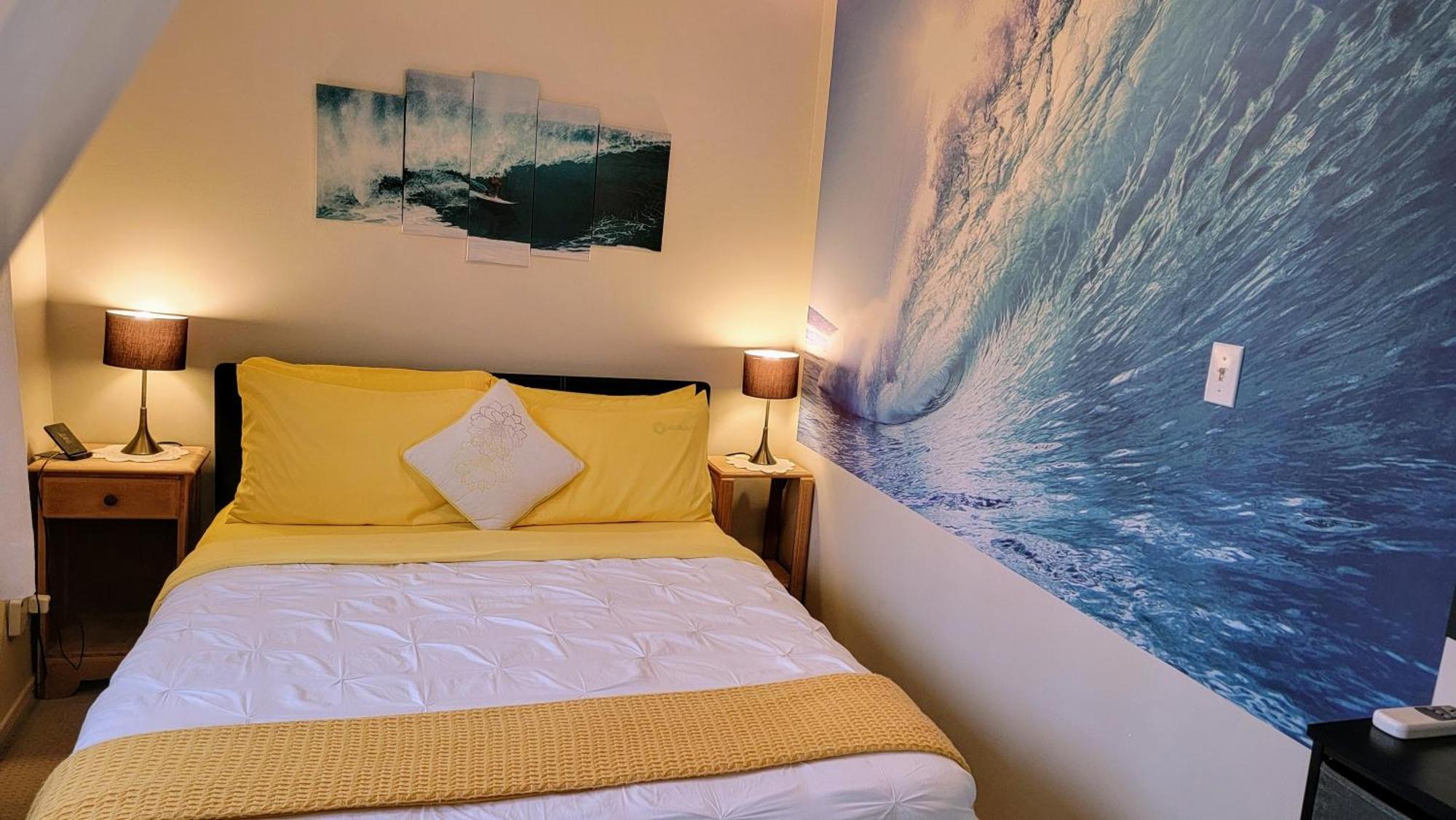 Kokomo INN Bed&Breakfast Ottawa-Gatineau's Only Tropical Riverfront B&B on the National Capital Cycling Pathway Route Verte #1 - for Adults Only - Chambre d'hôtes tropical aux berges des Outaouais BnB #17542O Quarto foto